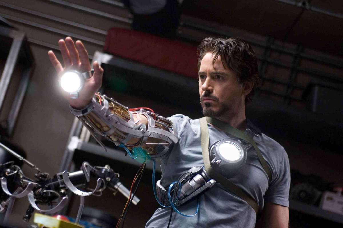Ünlü Youtube Kanalı Iron Man’in Lazer Eldivenini Yaptı