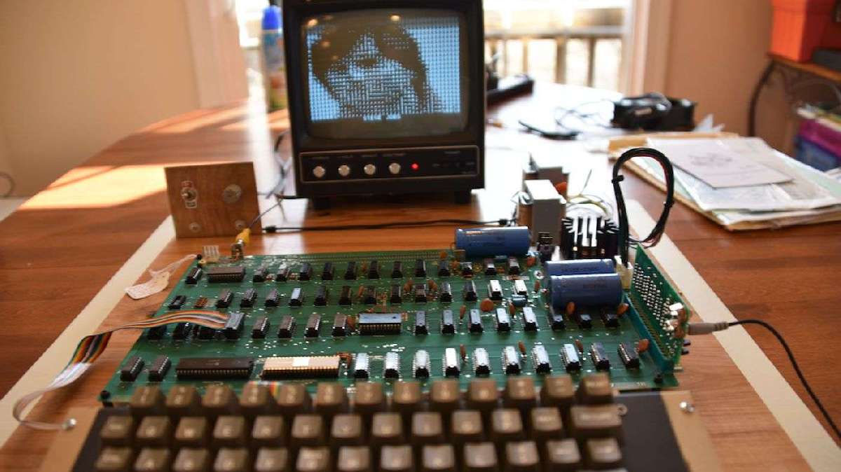Hala Çalışan 1976 Model Apple-1 Bilgisayar Açık Artırmada