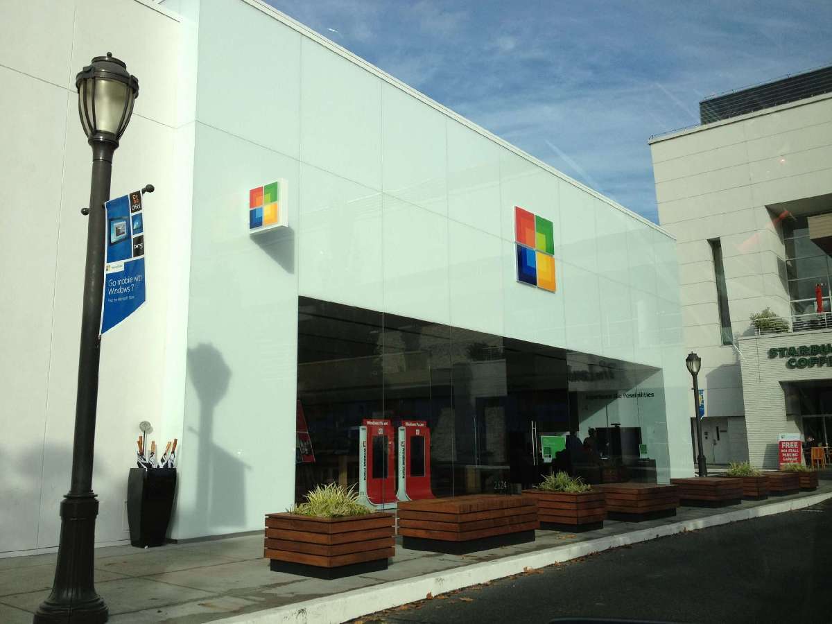 Microsoft Dünya Çapındaki Tüm Mağazalarını Kapatıyor