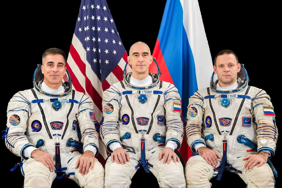 Bir Nasa Astronotu Ve İki Rus Kozmonotu Uzaya Gönderildi