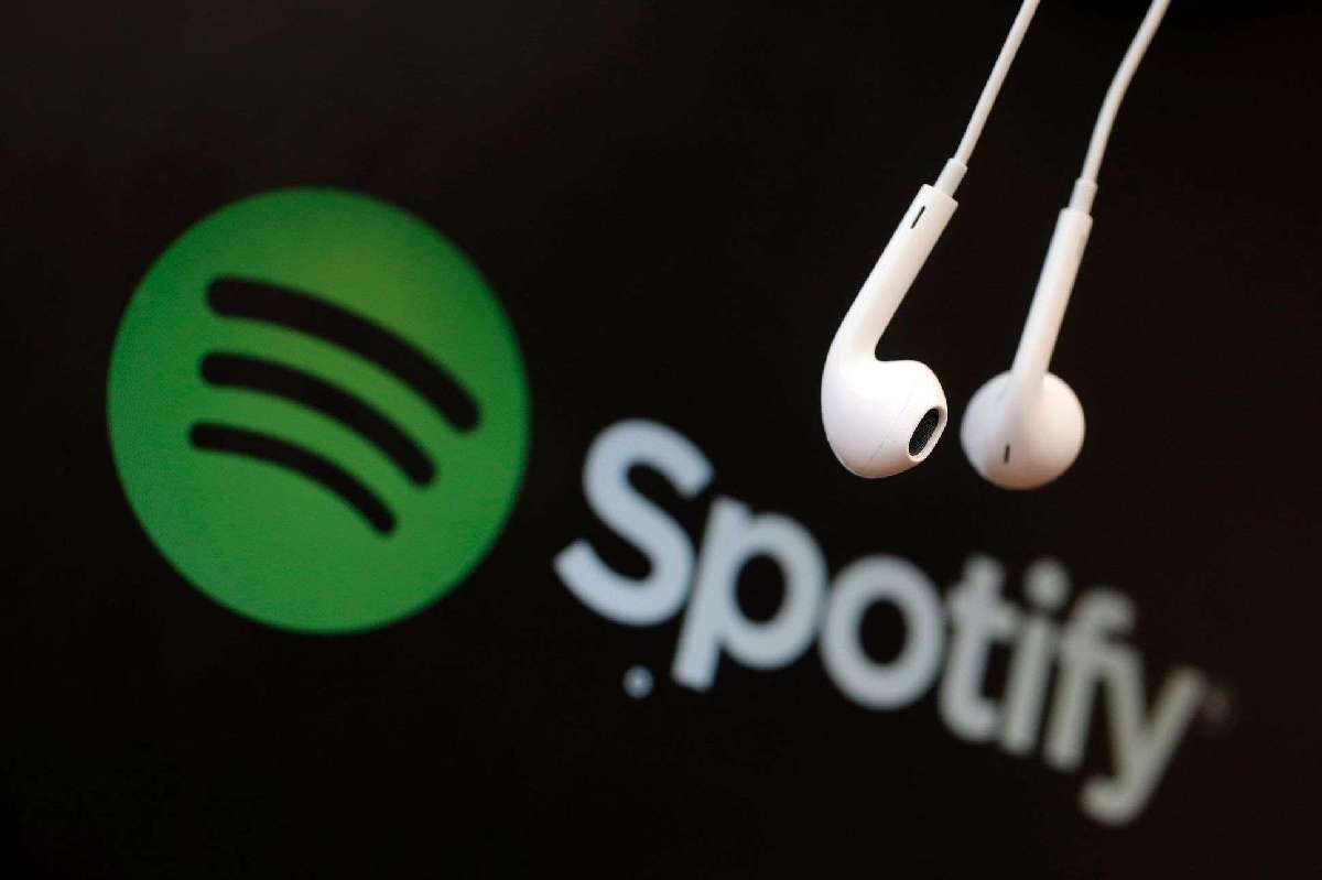 Spotify, YouTube Yıldızları İle Video Podcast’lerini Test Ediyor