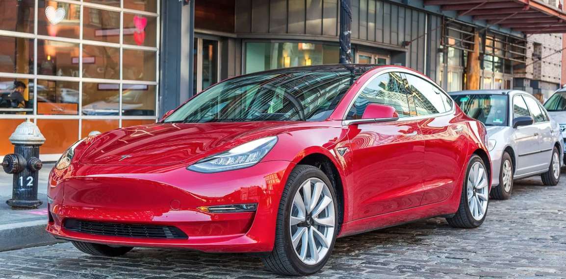 Tesla, Model 3 Araçlara USB-C Bağlantı Noktası ve Kablosuz Şarj Ekleyecek