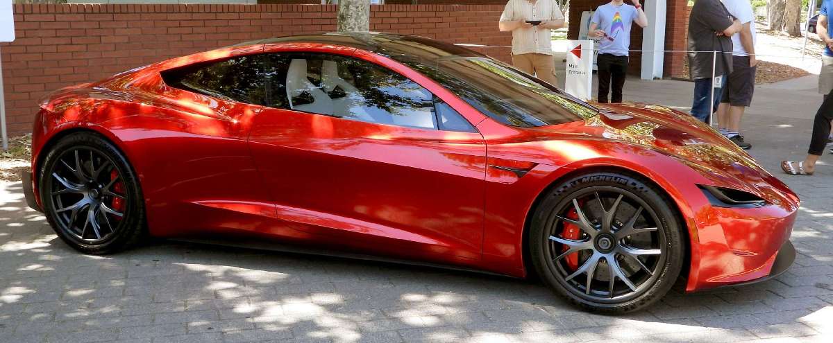 Elon Musk: Yeni Tesla Roadster Yolda ancak Cybertruck Daha Önce Gelecek