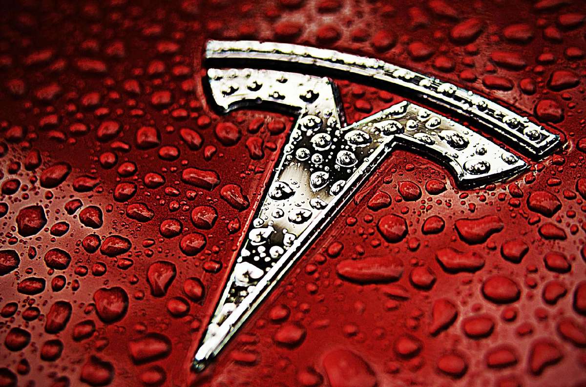 Tesla Sonunda Kullandıkça Öde Paketi Sunacak